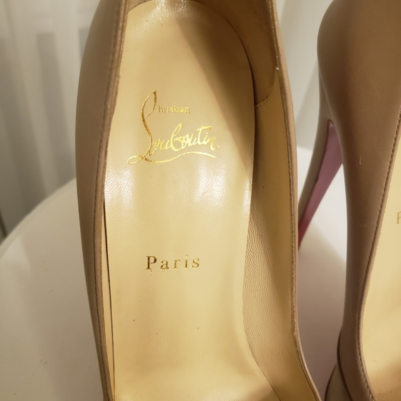 Christian Louboutin Maggie Beige Suede Pumps - Picture 4 of 13